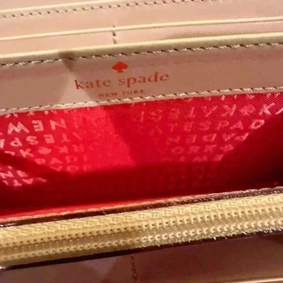 - Kate Spade ace of spades neda wallet.  Used in like new condition​​​​​​​… - Picture 4 of 5